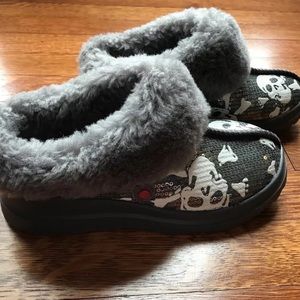 UGG Australia 'I Heart Dreams Slippers - US Size 5